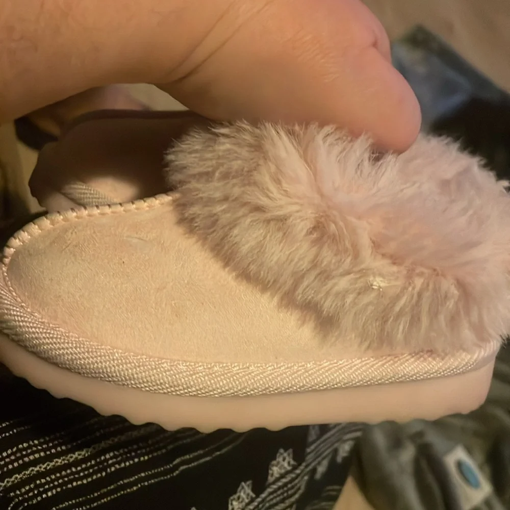 Cozy Pink Kids Shoes with Faux Fur Trim size 6